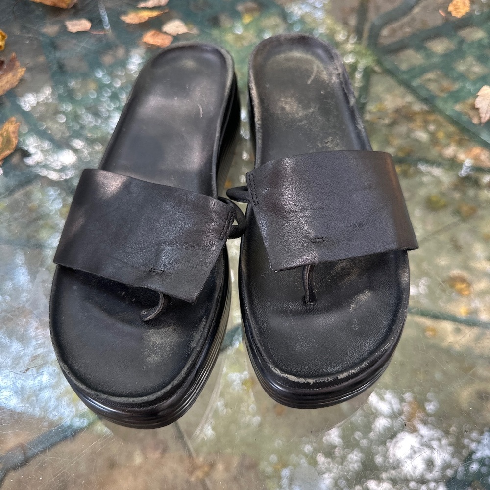 Donald Pliner Fifi Thong Sandals - Black - Size 9